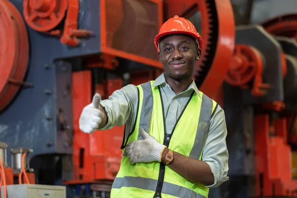 Portret Engineering Zwart Man Afro Amerikaanse Werknemers Dragen Rode Helm — Stockfoto