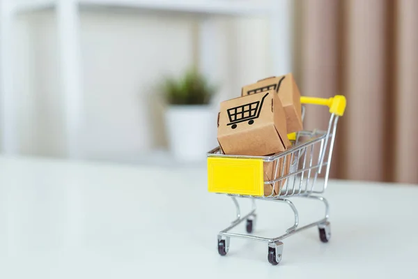 Shopping Online Logistic Concept Paper Box Shopping Cart Home Delivery — Stock Photo, Image