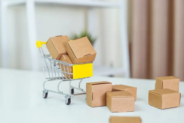Shopping Online Logistic Concept Paper Box Shopping Cart Home Delivery — Stock Photo, Image