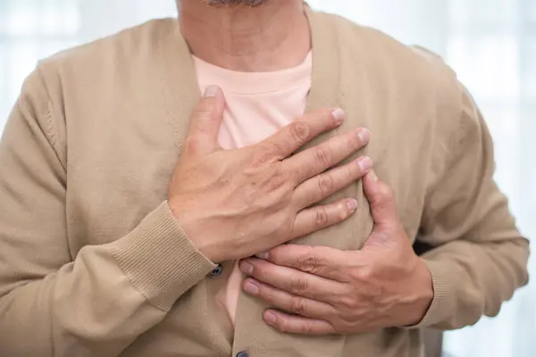 Macho Meia Idade Tocando Peito Tem Dor Causa Doença Cardíaca Fotos De Bancos De Imagens Sem Royalties