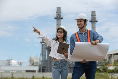 Planlı ve tabletli bir mühendis elektrik enerjisi üreten bir fabrikada çalışıyor. Petrokimya 'da inşaat müdürü petrol rafinerisi. Geliştirme müfettişi Endüstriyel enerji santrali