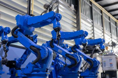 Robot makine endüstrisi otomatikman üretiyor.