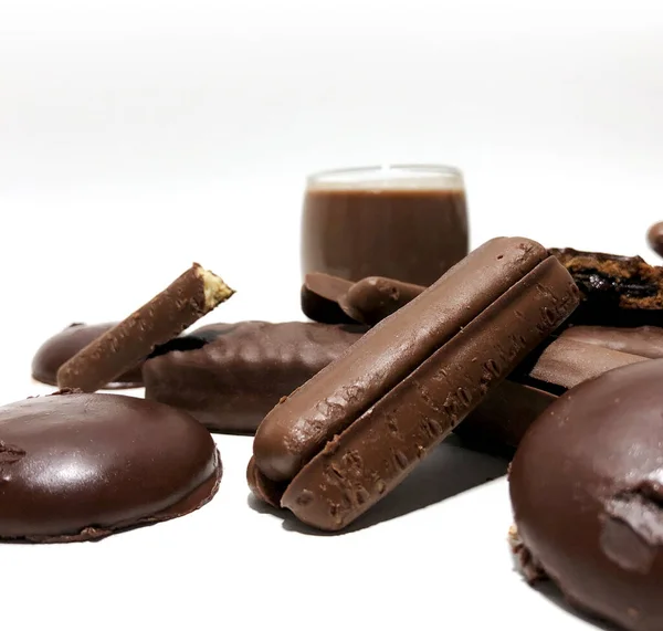 Σοκολάτα Αρωματισμένα Τρόφιμα Λευκό Φόντο — Φωτογραφία Αρχείου