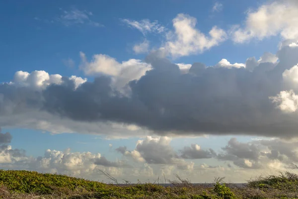 Niesamowity Krajobraz Wyspy Curacao Zachmurzonym Niebem — Zdjęcie stockowe