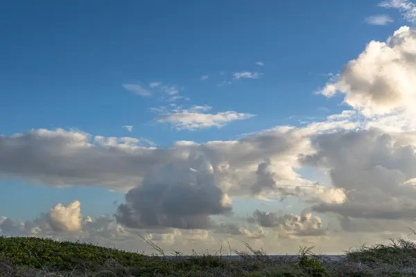Bulutlu Gökyüzü Ile Curacao Adasının Muhteşem Manzarası — Stok fotoğraf