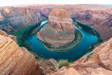 Horseshoe Bend 'de şafak manzarası. Colorado nehri, Page, Arizona, ABD yakınlarında..