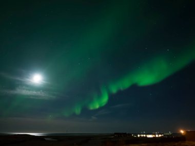 Kuzey ışıkları manzarası, Reykjanes yarımadası üzerinde Aurora borealis, İzlanda