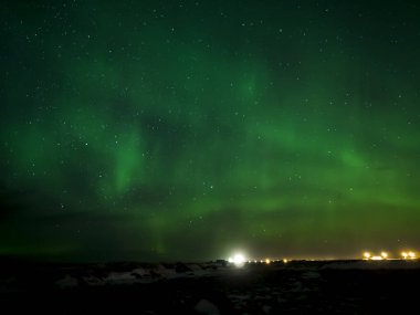 Kuzey ışıkları manzarası, Reykjanes yarımadası üzerinde Aurora borealis, İzlanda