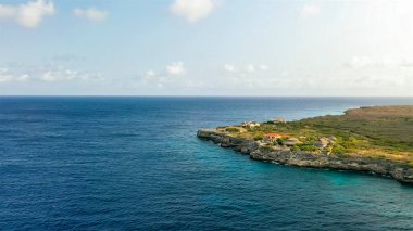 Karayip Denizi 'ndeki Curacao' nun güzel sahil manzarası.