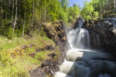 Dağlarda güzel şelale, Norveç