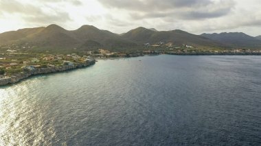 Karayip Denizi 'ndeki Curacao' nun güzel sahil manzarası.