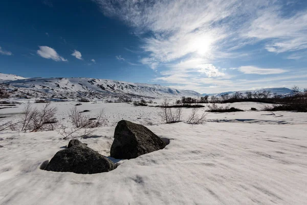 Jarní Scenérie Norsku Skalami Kopci Horami Sněhem — Stock fotografie