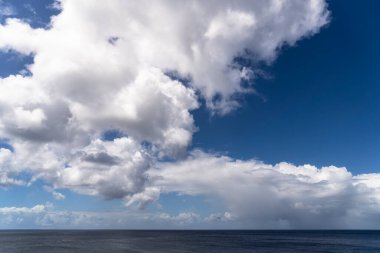 Okyanus üzerinde Karayip manzarası