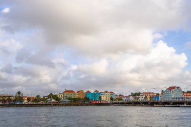 Hollanda Antilleri 'ndeki Curacao adasının ünlü pastel renkli mimarisi