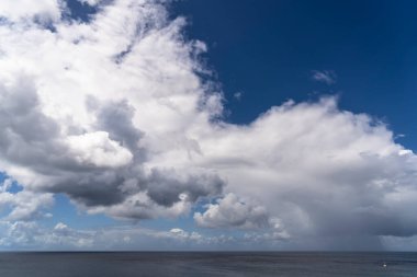 Okyanus üzerinde Karayip manzarası