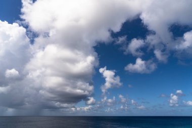 Okyanus üzerinde Karayip manzarası