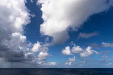 Okyanus üzerinde Karayip manzarası