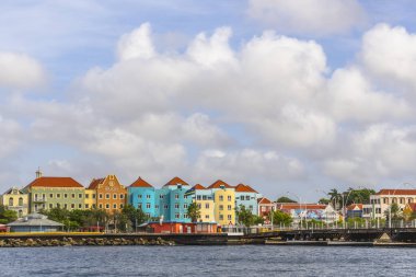 Hollanda Antilleri 'ndeki Curacao adasının ünlü pastel renkli mimarisi