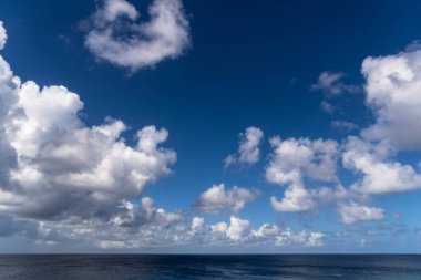 Okyanus üzerinde Karayip manzarası