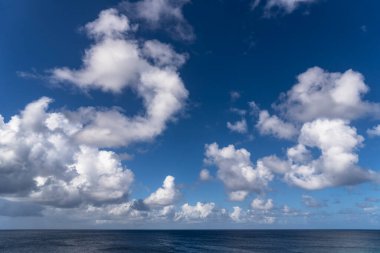 Okyanus üzerinde Karayip manzarası