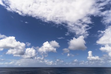 Okyanus üzerinde Karayip manzarası