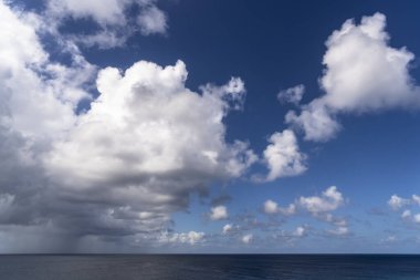 Okyanus üzerinde Karayip manzarası