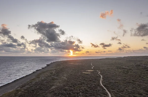 海に夕日が曇り — ストック写真