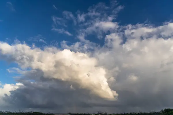 งของเกาะ Curacao องฟ าเมฆ — ภาพถ่ายสต็อก