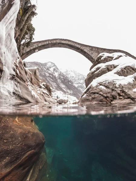 Split View Underwater Scenery River Verzasca Canton Ticino Switzerland Bridge — Stock Photo, Image