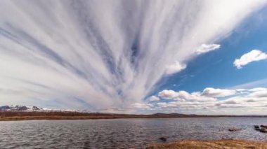 Karayip Denizi üzerinde hareket eden bulutlarda zaman kaybı