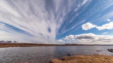 Karayip Denizi üzerinde hareket eden bulutlarda zaman kaybı