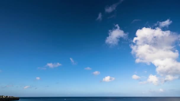 Karayip Denizi Üzerinde Hareket Eden Bulutlarla Hızlandırılmış — Stok video