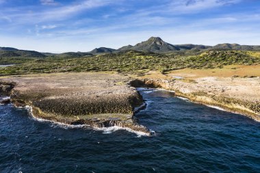 Curacao, Karayipler 'in üzerinde okyanus ve kıyı manzarası