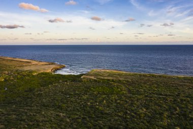 Curacao, Karayipler 'in üzerinde okyanus ve kıyı manzarası