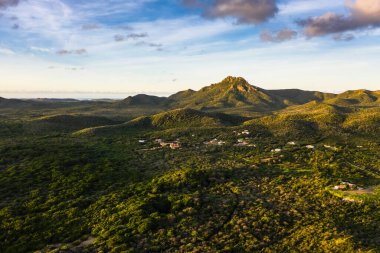 Curacao, Karayipler 'in üzerinde okyanus ve kıyı manzarası