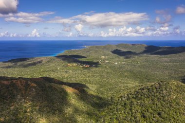 Curacao, Karayipler 'in üzerinde okyanus ve güzel gökyüzü manzarası