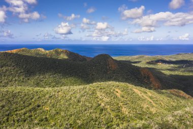 Curacao, Karayipler 'in üzerinde okyanus ve güzel gökyüzü manzarası