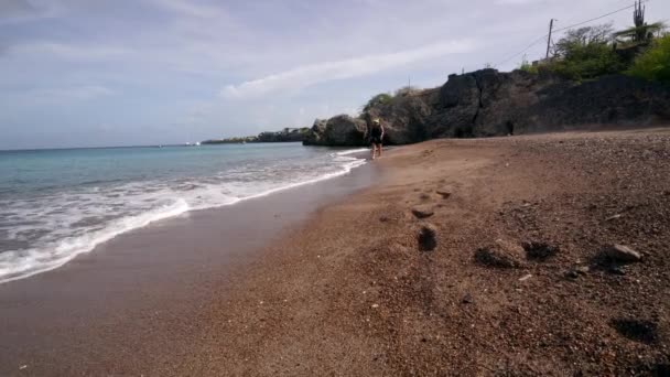 Жінка Пляжі Кайбеї — стокове відео