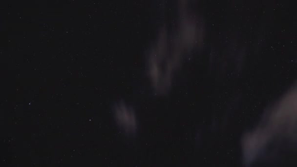Tijdsverloop Van Nachtelijke Hemel Met Sterren Satellieten Perseïden Meteorieten — Stockvideo