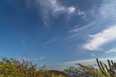 Karayipler 'de bir adada gökyüzü manzarası