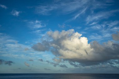 Okyanus üzerinde Karayip manzarası