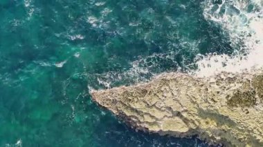 Römorkör sahili - Curacao - Turkuaz su, uçurum, plaj ve güzel mercan resifleriyle Karayip Denizi