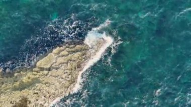 Römorkör sahili - Curacao - Turkuaz su, uçurum, plaj ve güzel mercan resifleriyle Karayip Denizi