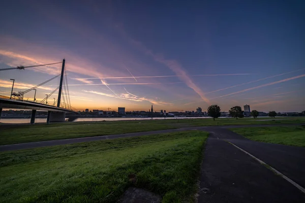 Sonnenaufgang Rhein Düsseldorf Deutschland — Stockfoto