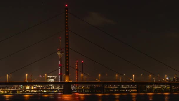 Düsseldorf Kentsel Manzara Köprü Nehir Ren Almanya Gece Trafiği — Stok video