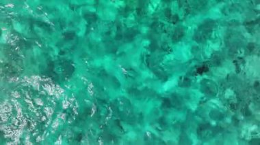 Karayip Denizi 'nin turkuaz suyu, hava manzarası 