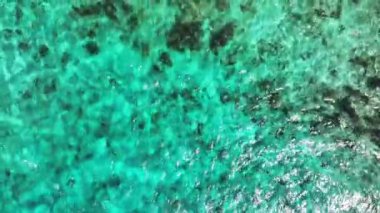Karayip Denizi 'nin turkuaz suyu, hava manzarası 