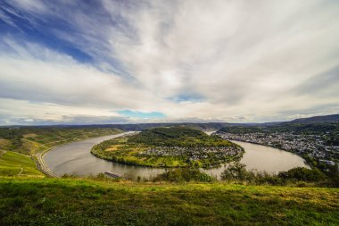 Orta Ren Vadisi boyunca sonbahar manzarası
