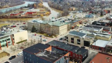 4K kışında Welland, Ontario, Kanada 'nın hava zoom' u