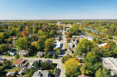 Sonbaharda Kanada 'nın Ontario, Waterford kentinin hava manzarası